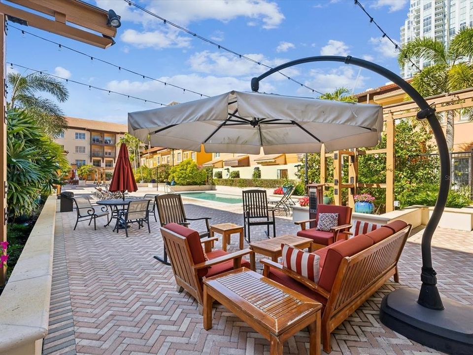 For Rent: $2,250 (1 beds, 1 baths, 556 Square Feet)