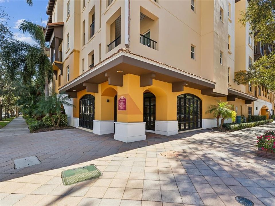 For Rent: $2,250 (1 beds, 1 baths, 556 Square Feet)