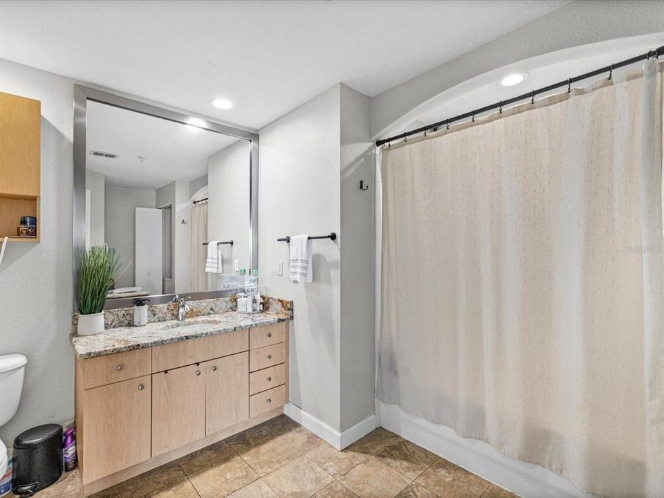 For Rent: $2,250 (1 beds, 1 baths, 556 Square Feet)