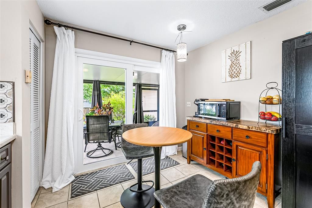 For Sale: $365,000 (2 beds, 2 baths, 1238 Square Feet)