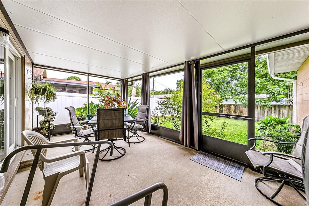 For Sale: $365,000 (2 beds, 2 baths, 1238 Square Feet)