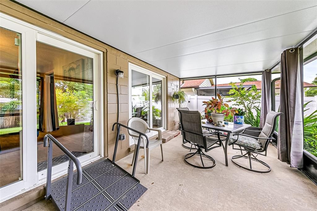 For Sale: $365,000 (2 beds, 2 baths, 1238 Square Feet)