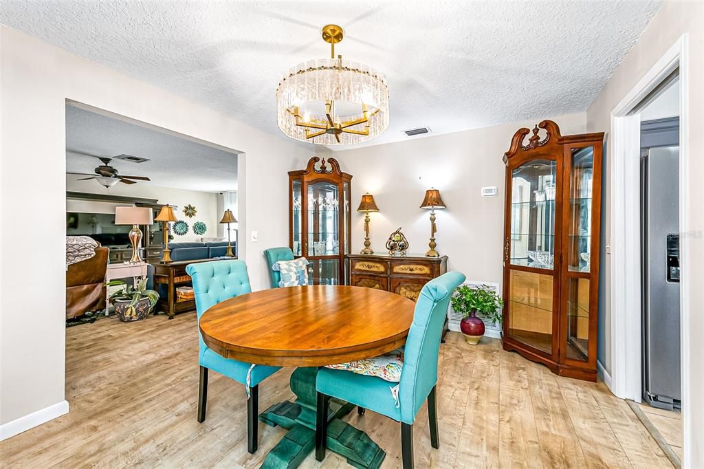 For Sale: $365,000 (2 beds, 2 baths, 1238 Square Feet)