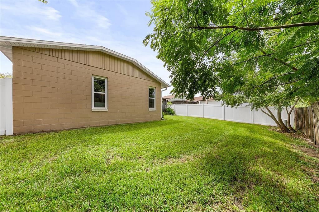 For Sale: $365,000 (2 beds, 2 baths, 1238 Square Feet)