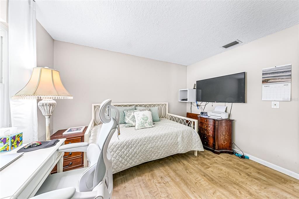For Sale: $365,000 (2 beds, 2 baths, 1238 Square Feet)