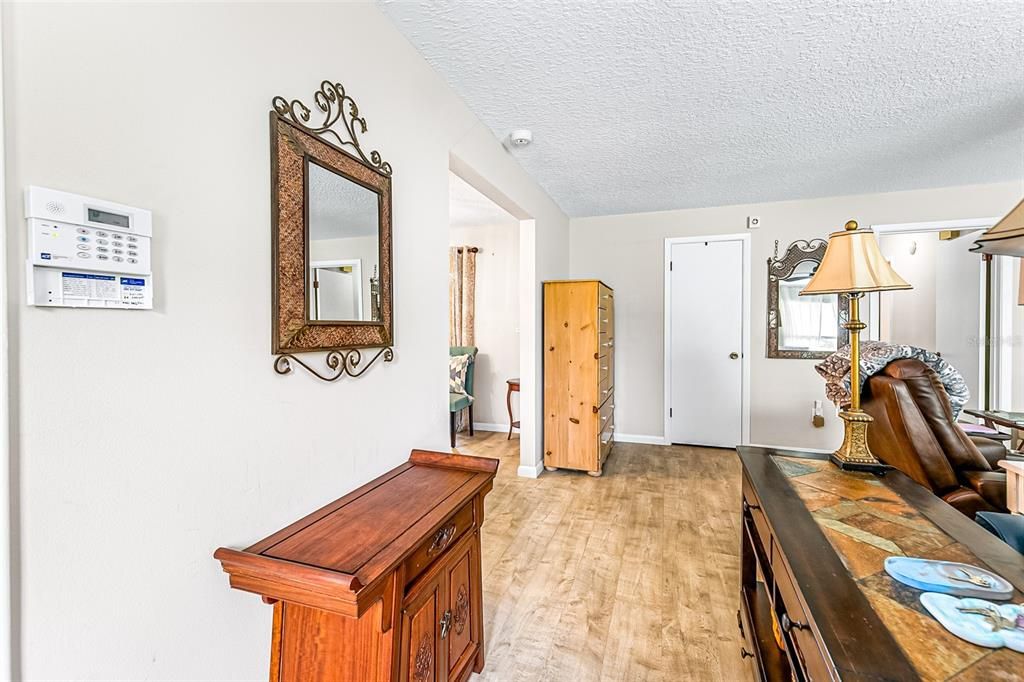 For Sale: $365,000 (2 beds, 2 baths, 1238 Square Feet)