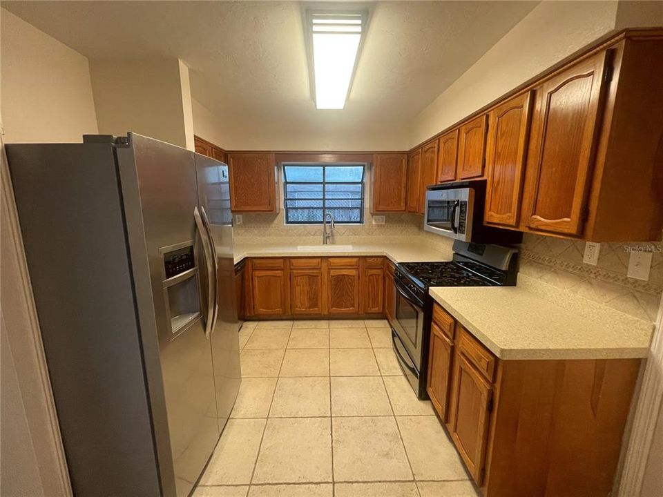 For Rent: $2,050 (3 beds, 2 baths, 1591 Square Feet)