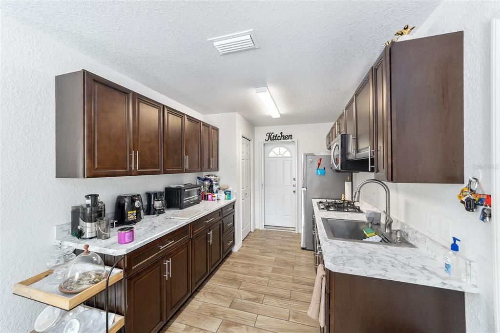 На продажу: $224,999 (2 спален, 2 ванн, 995 Квадратных фут)