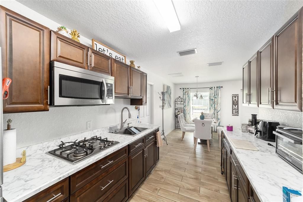 На продажу: $224,999 (2 спален, 2 ванн, 995 Квадратных фут)