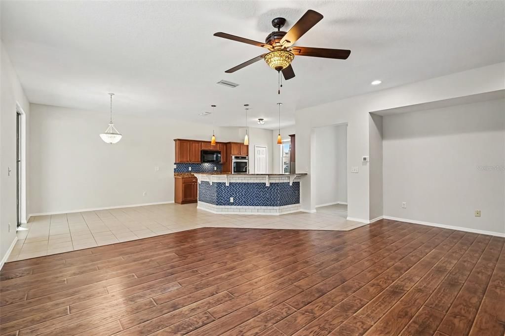 En Venta: $435,000 (3 camas, 2 baños, 2112 Pies cuadrados)