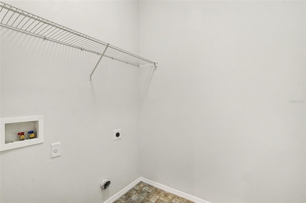 En Venta: $435,000 (3 camas, 2 baños, 2112 Pies cuadrados)