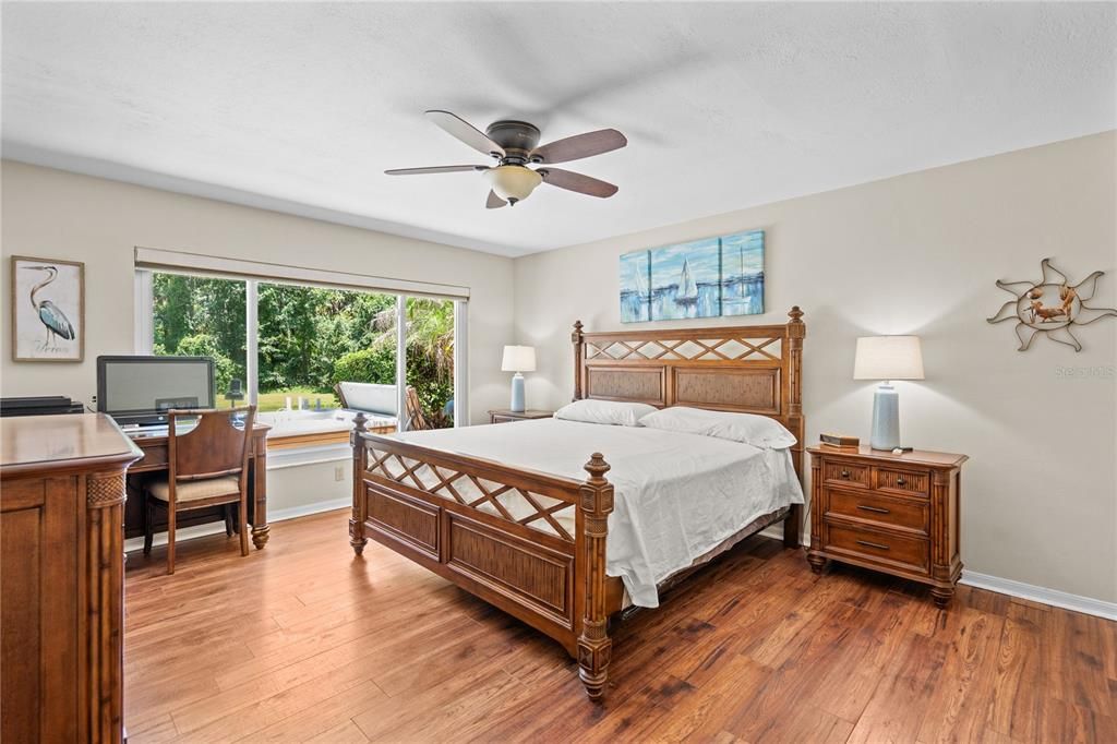 For Sale: $349,000 (3 beds, 3 baths, 1947 Square Feet)