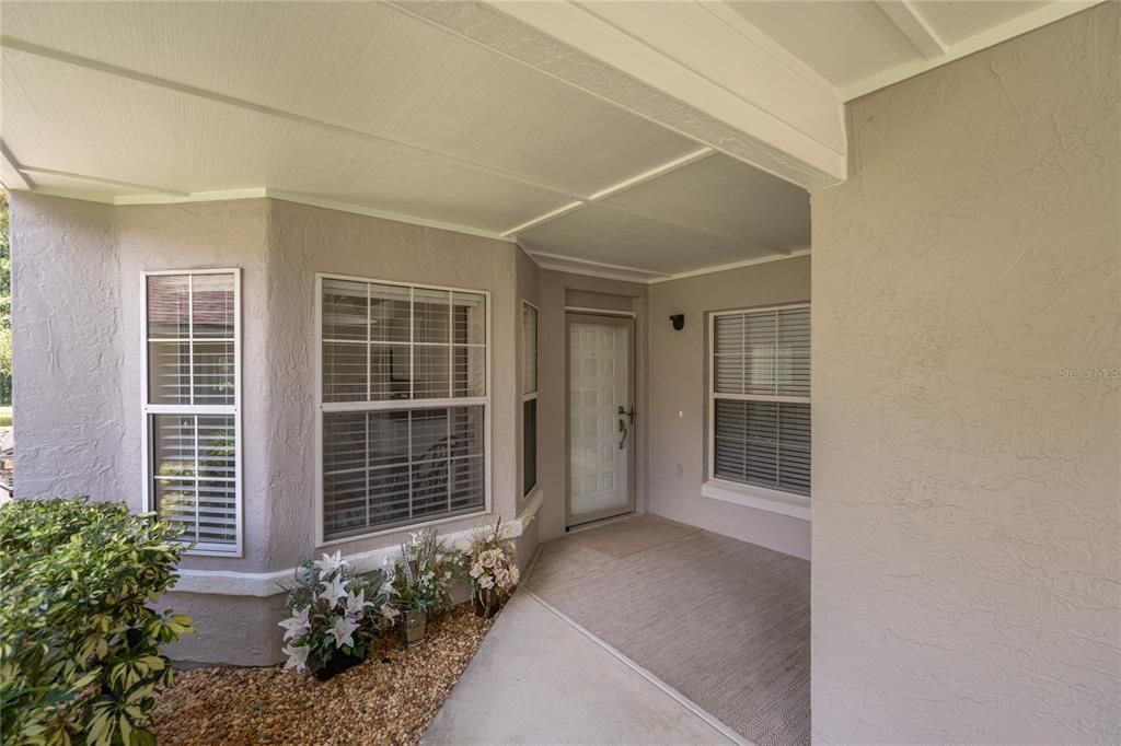 For Sale: $349,000 (3 beds, 3 baths, 1947 Square Feet)
