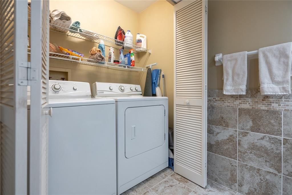 For Sale: $349,000 (3 beds, 3 baths, 1947 Square Feet)