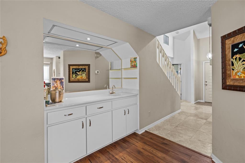 For Sale: $349,000 (3 beds, 3 baths, 1947 Square Feet)