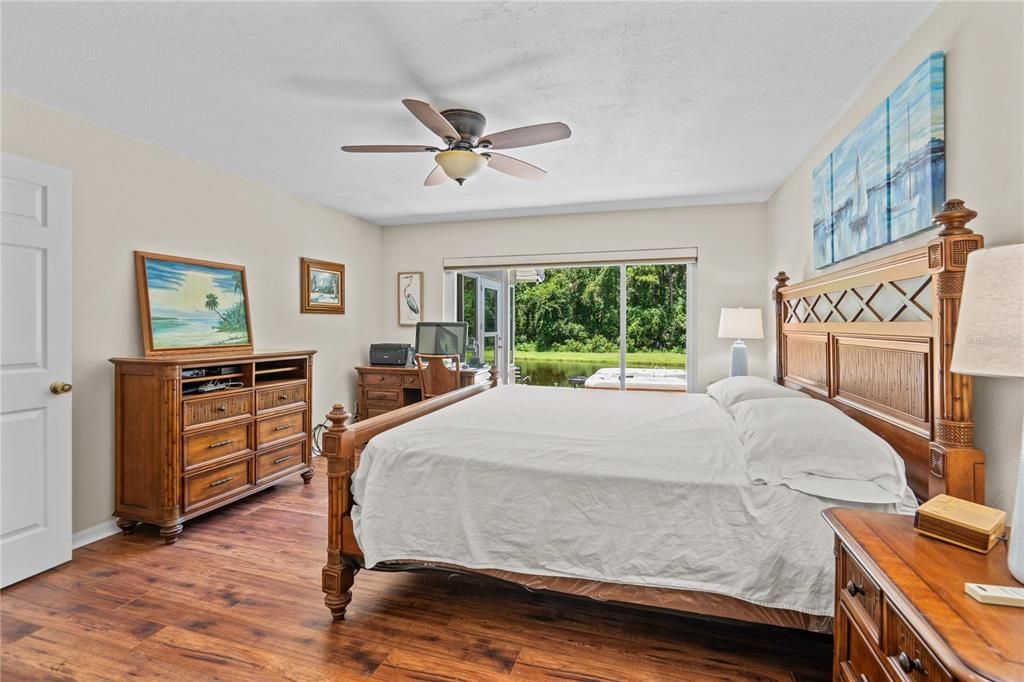 For Sale: $349,000 (3 beds, 3 baths, 1947 Square Feet)