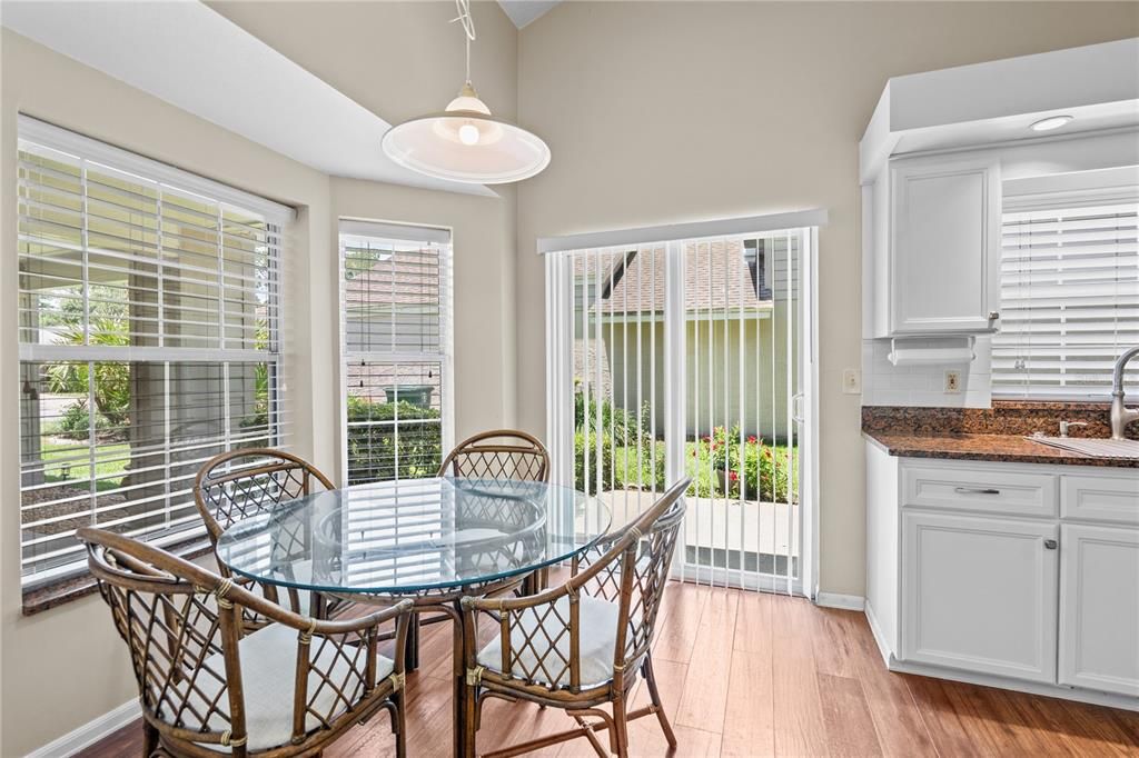 For Sale: $349,000 (3 beds, 3 baths, 1947 Square Feet)