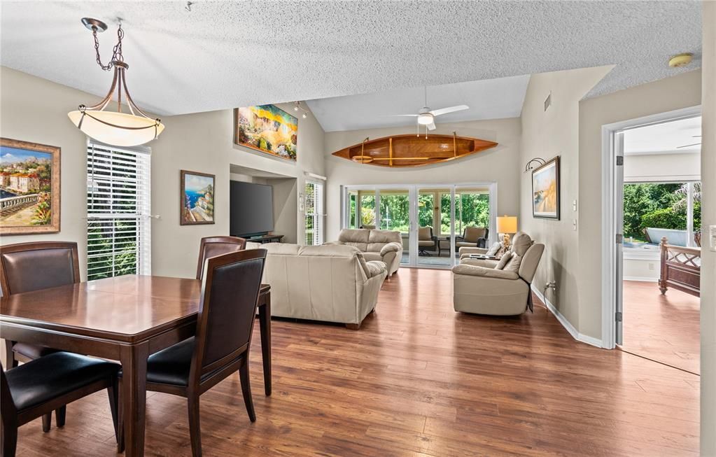 For Sale: $349,000 (3 beds, 3 baths, 1947 Square Feet)