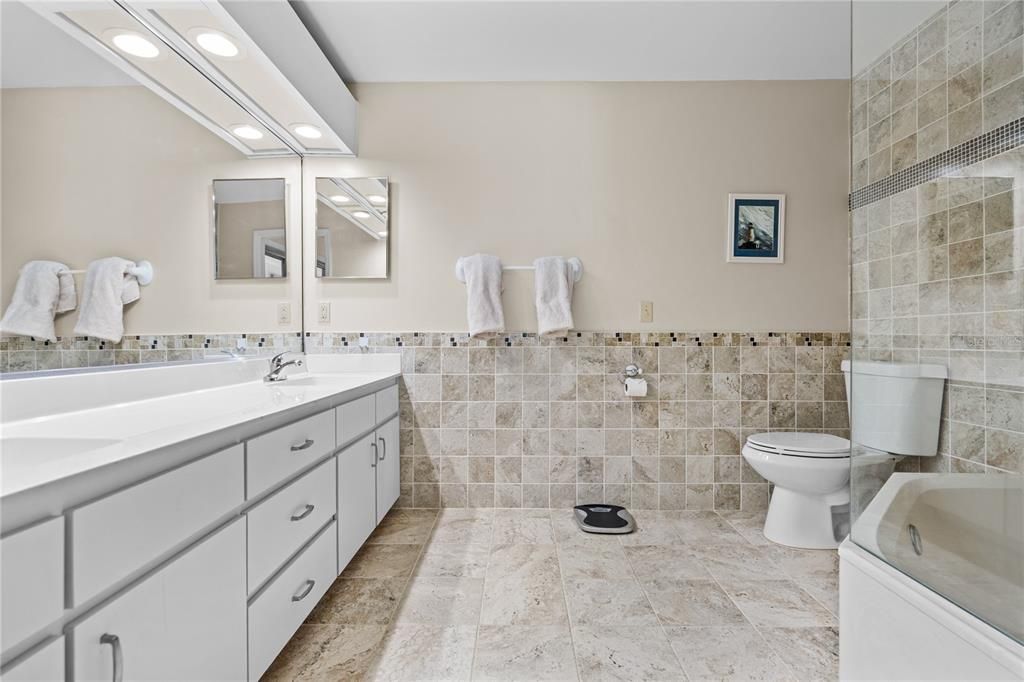 For Sale: $349,000 (3 beds, 3 baths, 1947 Square Feet)