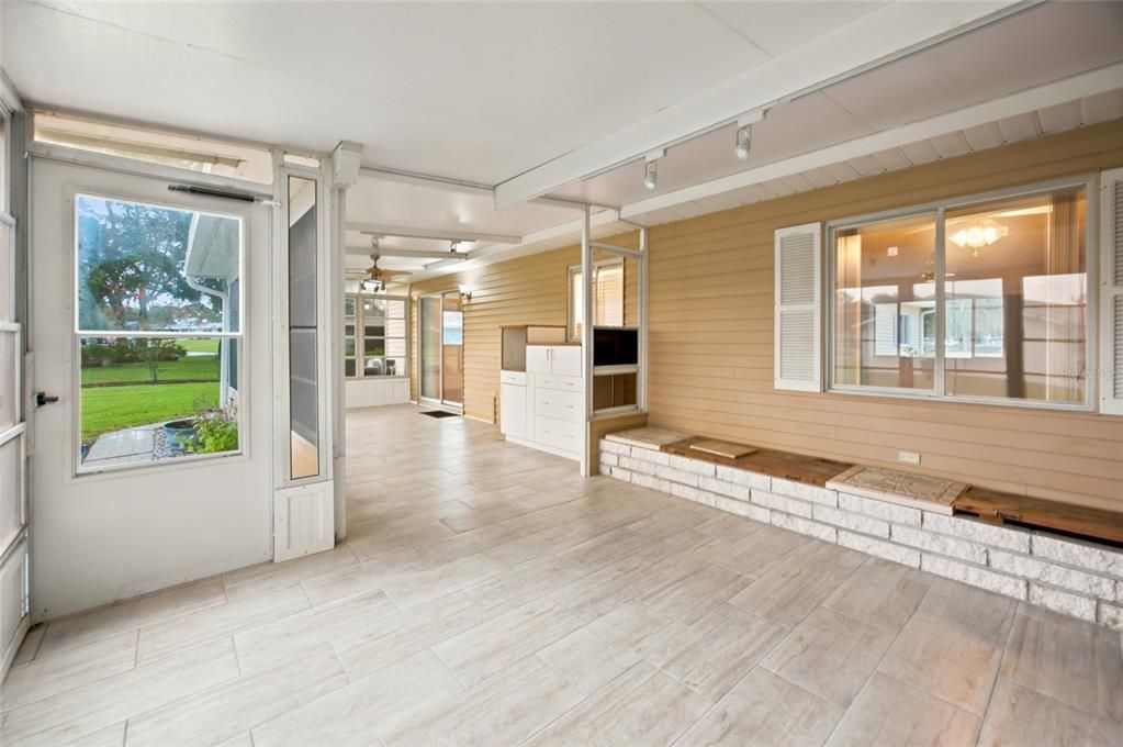 合同活跃: $199,900 (3 贝兹, 2 浴室, 1456 平方英尺)