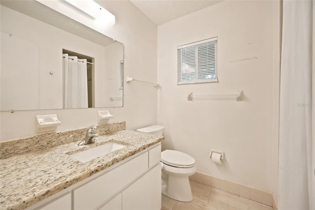 合同活跃: $199,900 (3 贝兹, 2 浴室, 1456 平方英尺)
