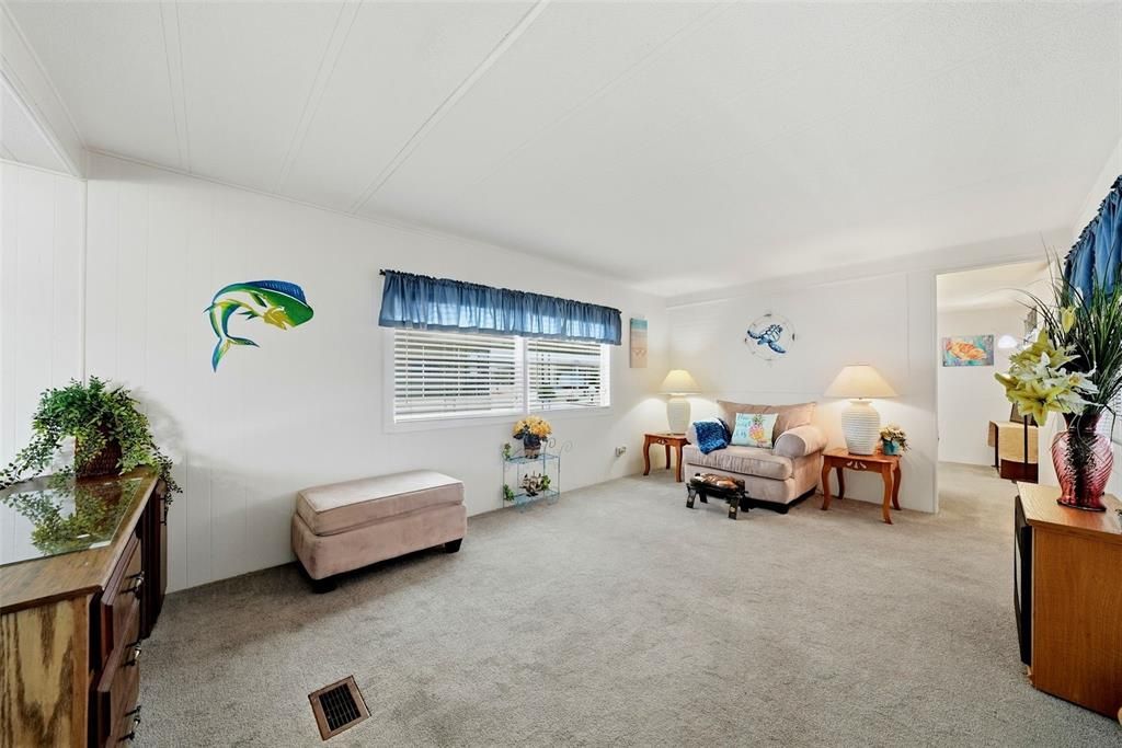 For Sale: $115,000 (2 beds, 2 baths, 672 Square Feet)