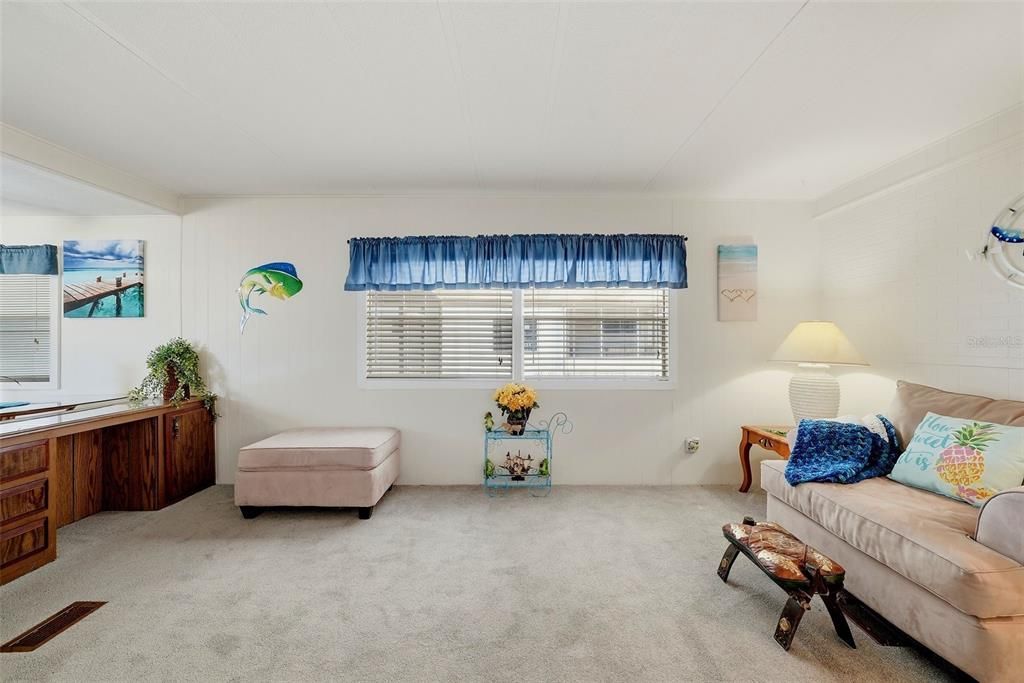 For Sale: $115,000 (2 beds, 2 baths, 672 Square Feet)