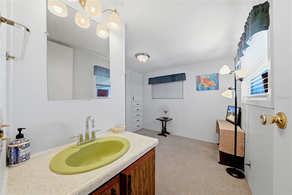 For Sale: $115,000 (2 beds, 2 baths, 672 Square Feet)