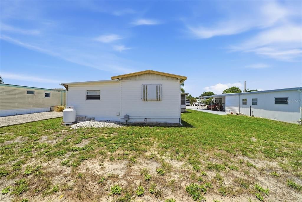 For Sale: $115,000 (2 beds, 2 baths, 672 Square Feet)