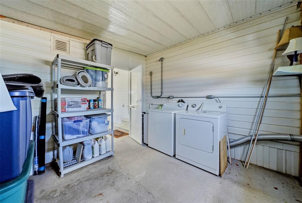For Sale: $115,000 (2 beds, 2 baths, 672 Square Feet)