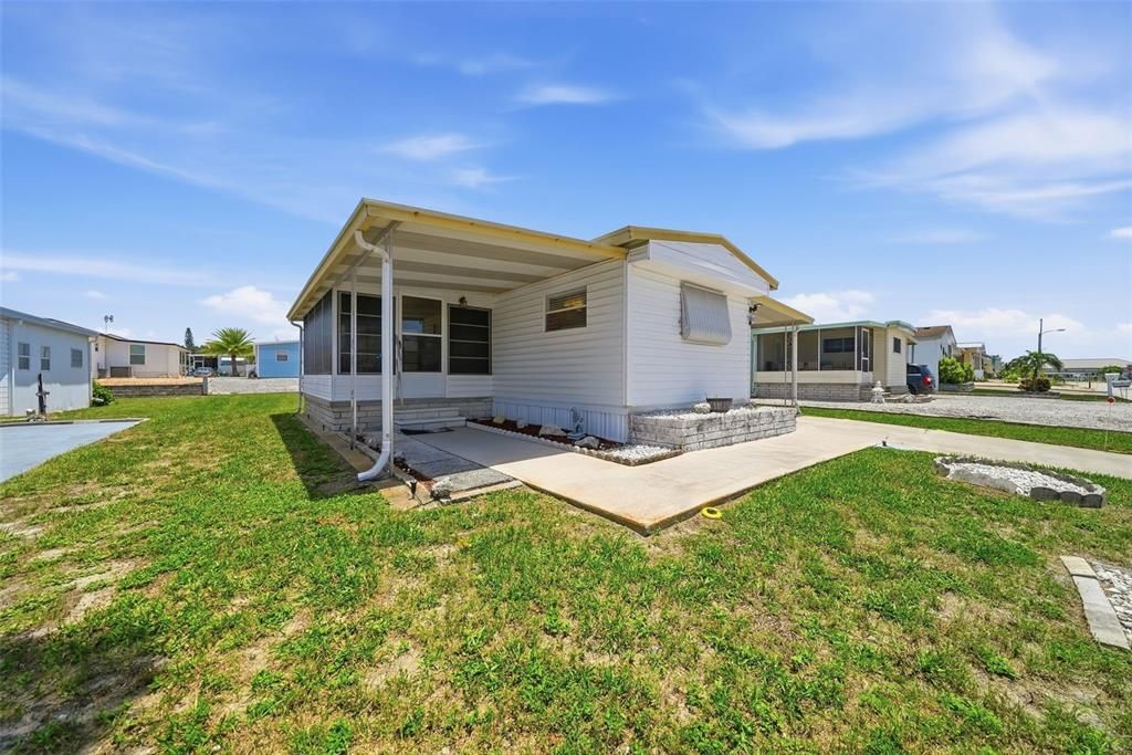 For Sale: $115,000 (2 beds, 2 baths, 672 Square Feet)