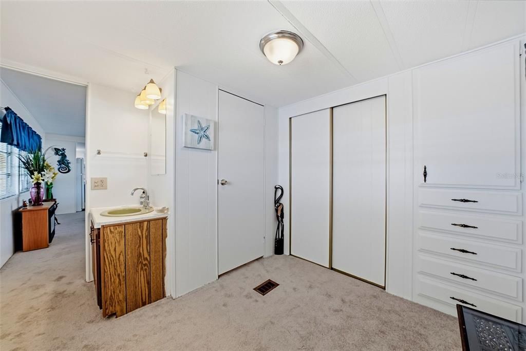 For Sale: $115,000 (2 beds, 2 baths, 672 Square Feet)
