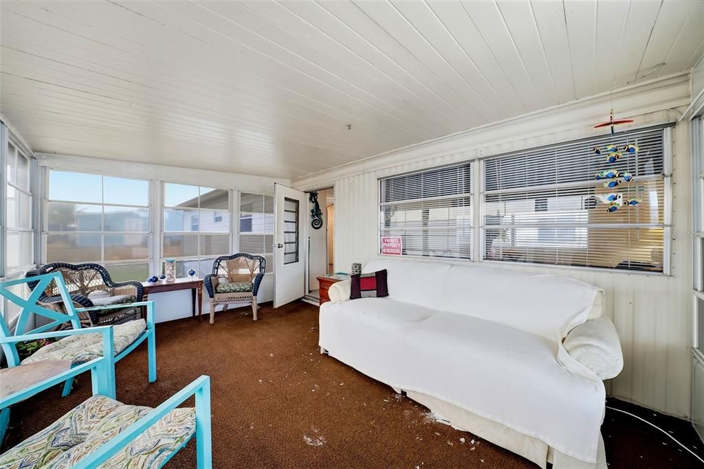 For Sale: $115,000 (2 beds, 2 baths, 672 Square Feet)