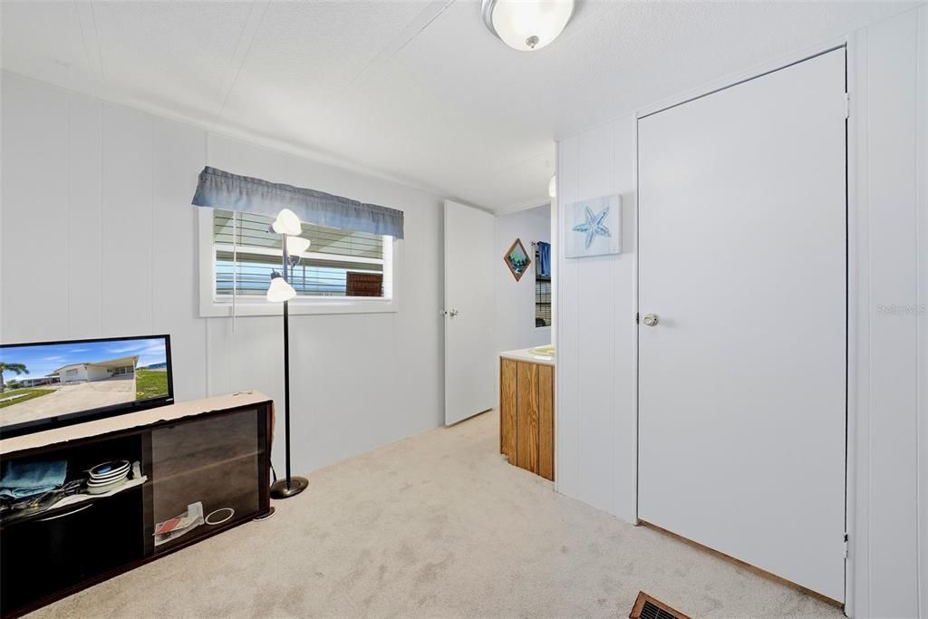 For Sale: $115,000 (2 beds, 2 baths, 672 Square Feet)