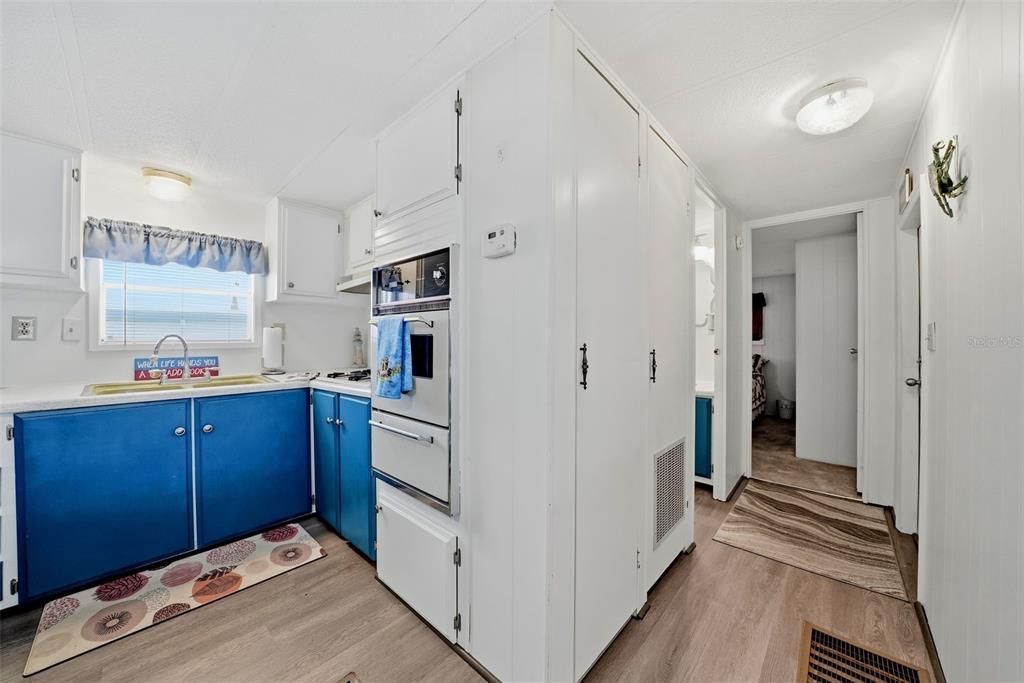 For Sale: $115,000 (2 beds, 2 baths, 672 Square Feet)