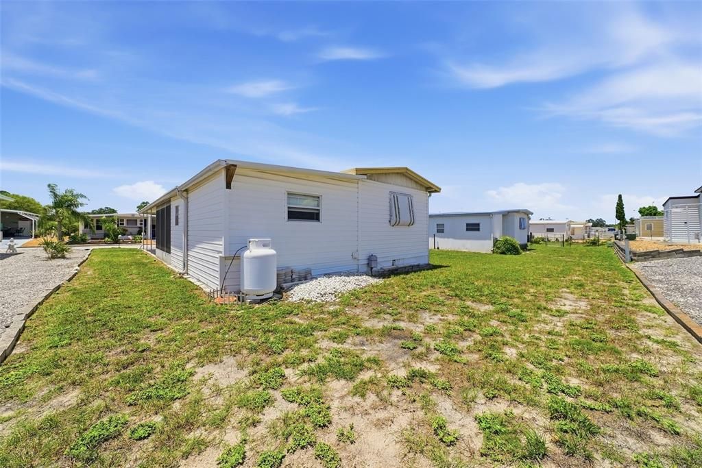 For Sale: $115,000 (2 beds, 2 baths, 672 Square Feet)