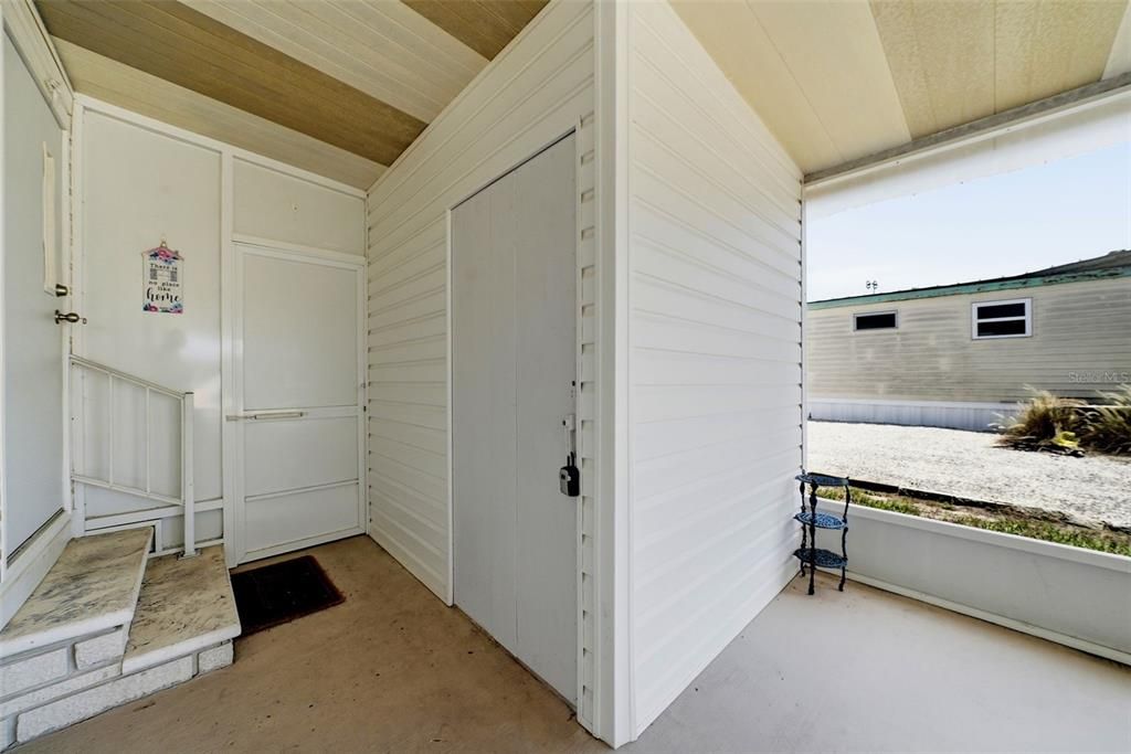For Sale: $115,000 (2 beds, 2 baths, 672 Square Feet)