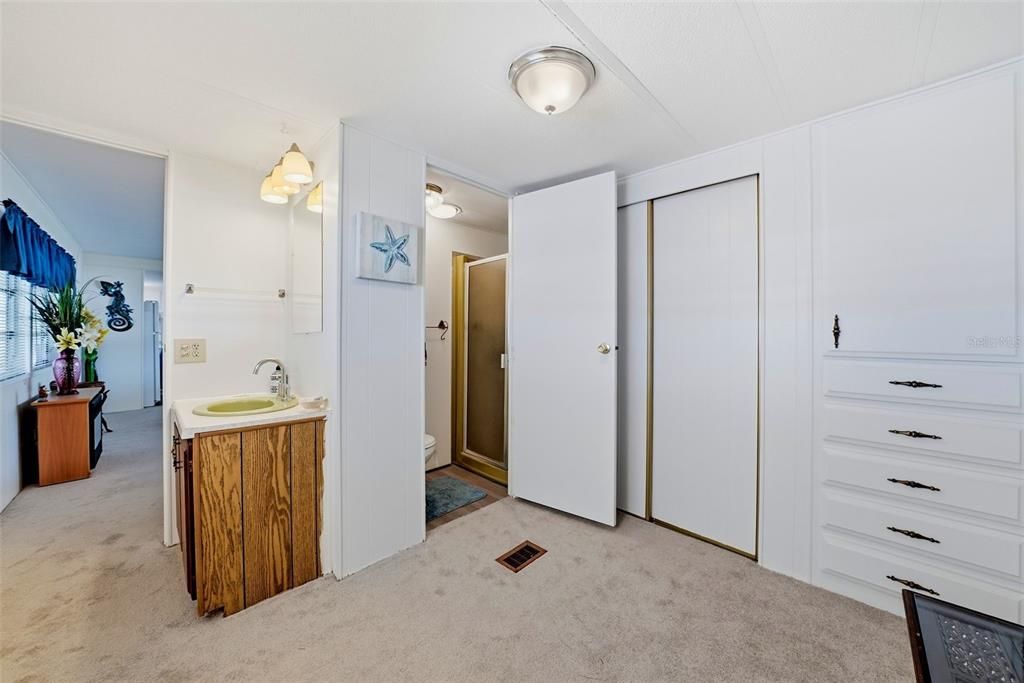 For Sale: $115,000 (2 beds, 2 baths, 672 Square Feet)