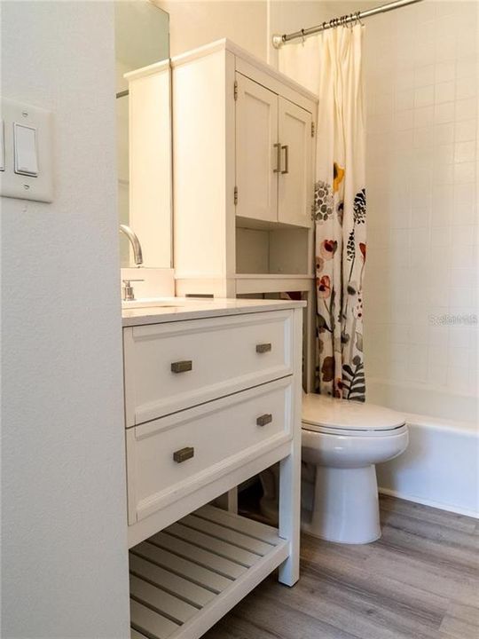 В аренду: $2,200 (2 спален, 1 ванн, 986 Квадратных фут)