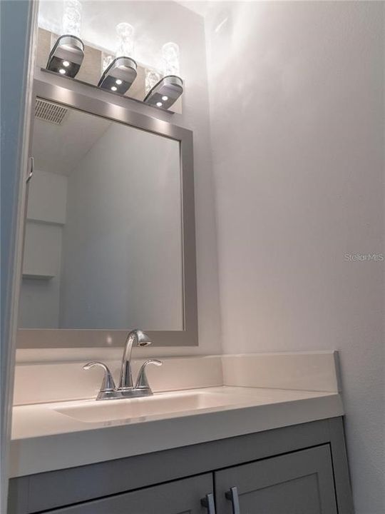 В аренду: $2,200 (2 спален, 1 ванн, 986 Квадратных фут)