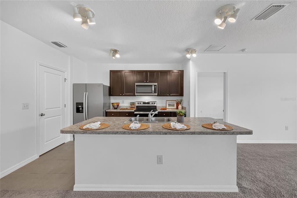 For Sale: $247,000 (3 beds, 2 baths, 1670 Square Feet)