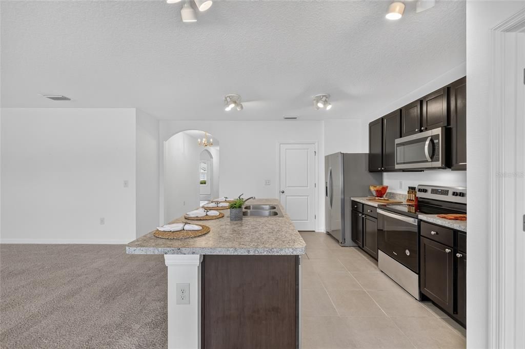 For Sale: $247,000 (3 beds, 2 baths, 1670 Square Feet)