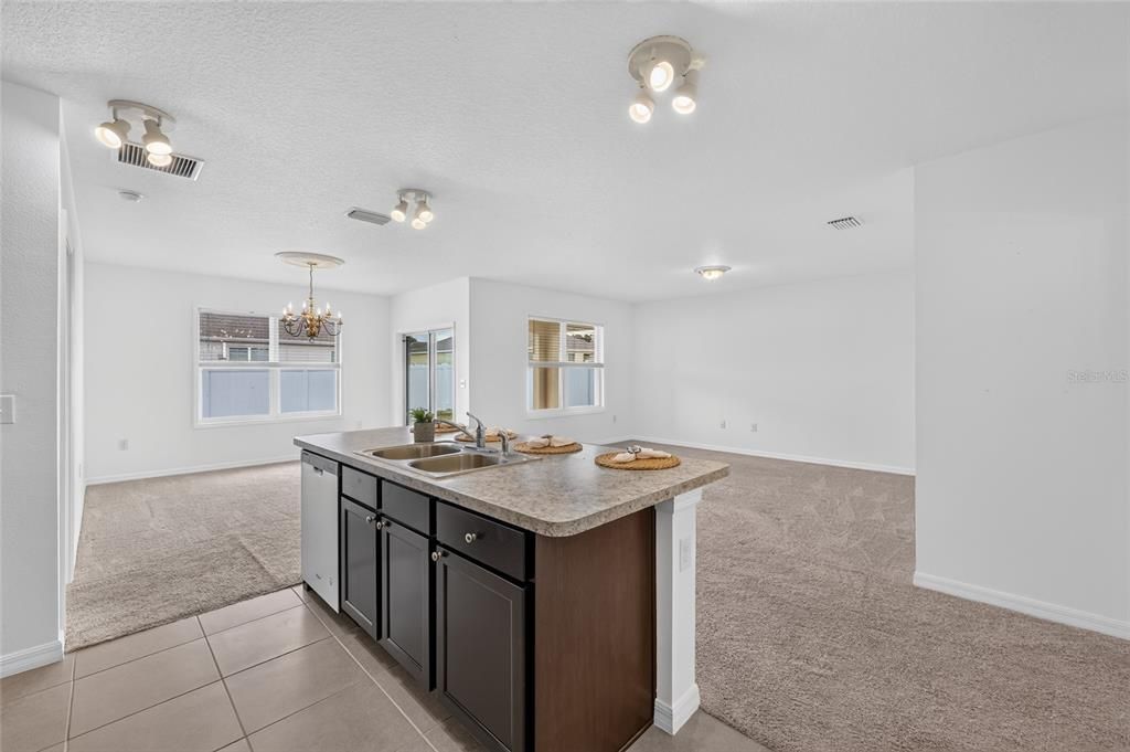 For Sale: $247,000 (3 beds, 2 baths, 1670 Square Feet)