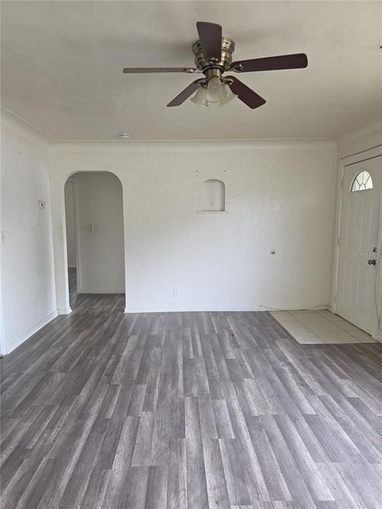 En Venta: $320,000 (4 camas, 2 baños, 1500 Pies cuadrados)
