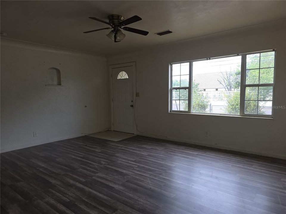 En Venta: $320,000 (4 camas, 2 baños, 1500 Pies cuadrados)