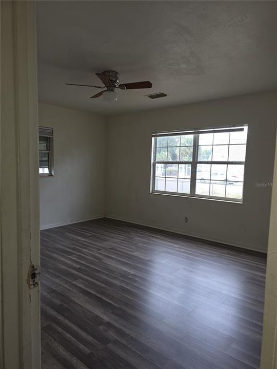 En Venta: $320,000 (4 camas, 2 baños, 1500 Pies cuadrados)