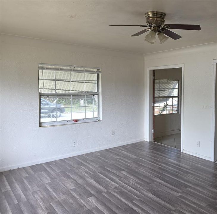 En Venta: $320,000 (4 camas, 2 baños, 1500 Pies cuadrados)