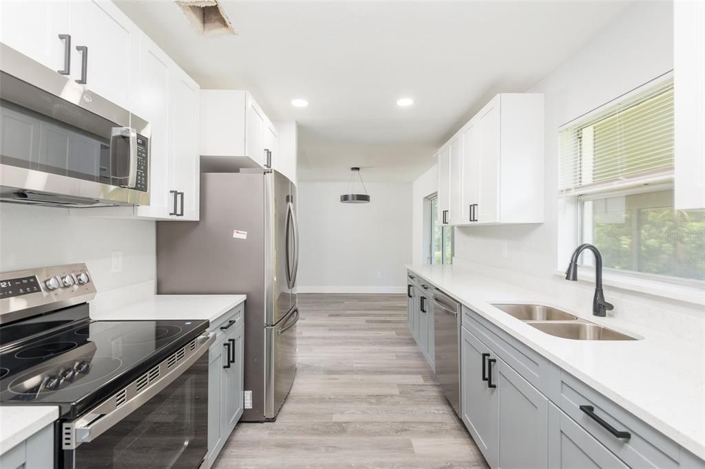 En Venta: $350,000 (4 camas, 2 baños, 1758 Pies cuadrados)