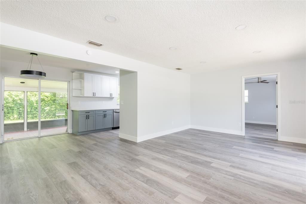 En Venta: $350,000 (4 camas, 2 baños, 1758 Pies cuadrados)