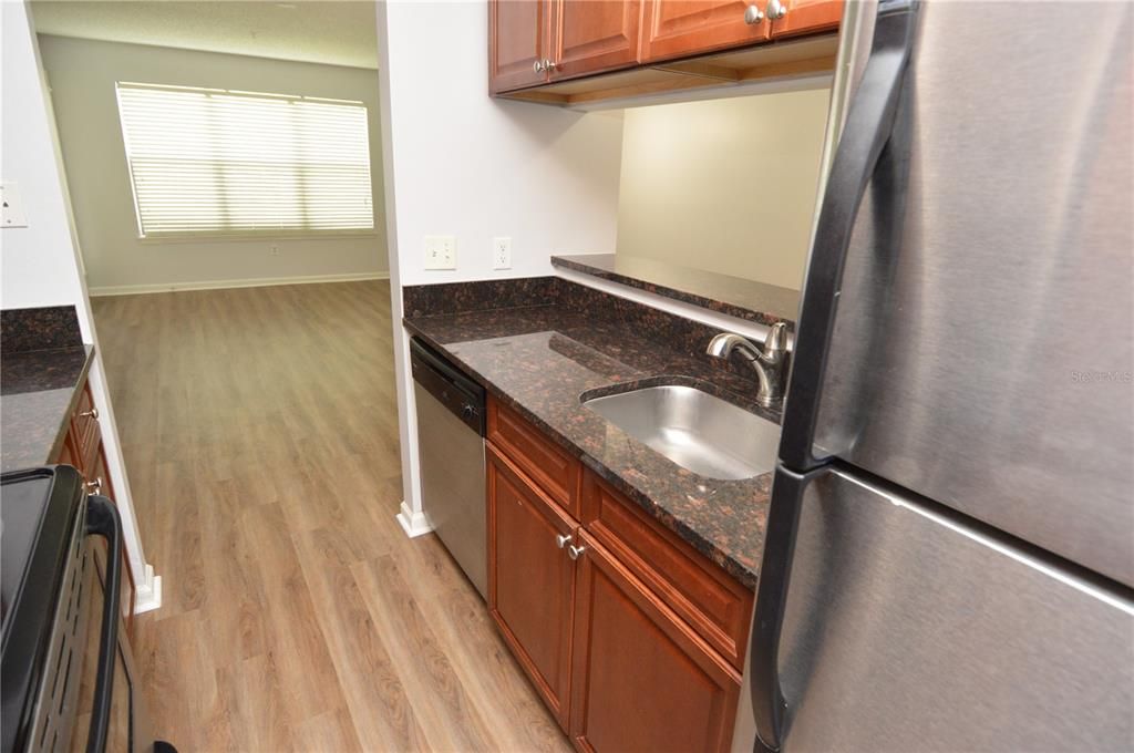 For Rent: $1,400 (1 beds, 1 baths, 665 Square Feet)